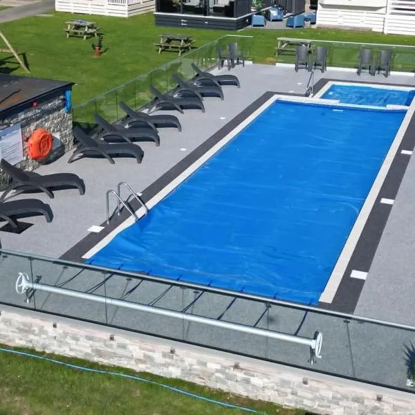 Relax - recharge - reignite, hotel in Llanwnda