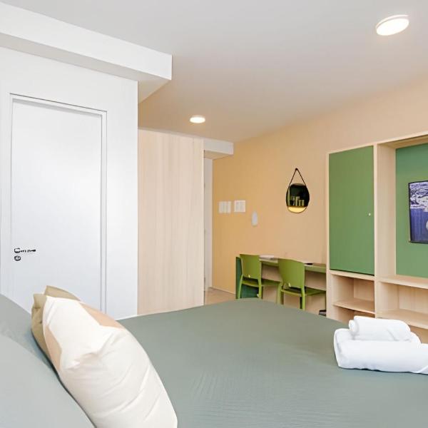 Apartamentos para 3 pessoas com cama Queen - Piscina e Academia no Centro de Curitiba - Foto 3