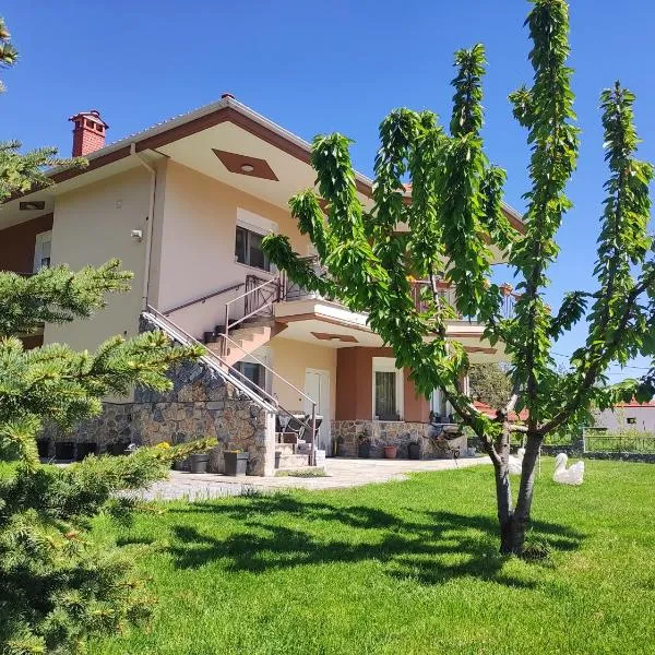 Σπιτοκαλυβάκι - Sweet home, hotel in Skopiá
