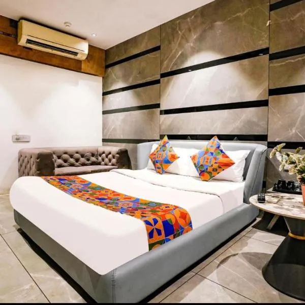 Hotel Golden Light - Best Rated Hotel in Mathura- Boutique Property, hotel en Mathura