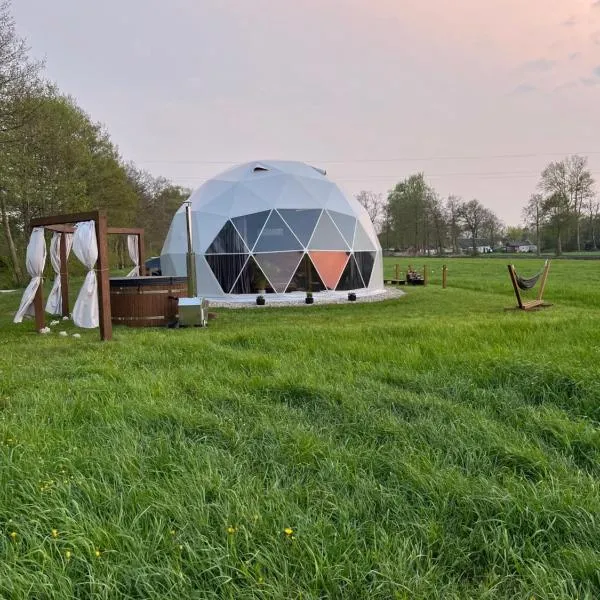 Glamping HEN W TRAWIE, hotel v destinaci Karwieńskie Błoto Drugie