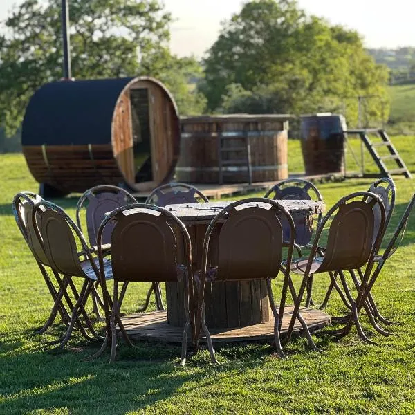 GreenFeilds Glamping Stargazing Yurts and Outdoor Spa, hotel in Milwich