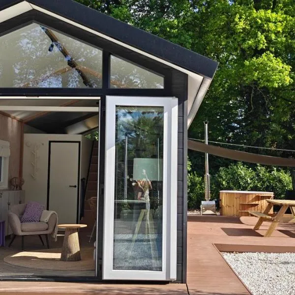 Cozy Stay Veluwe met hottub, hotel v destinaci Putten
