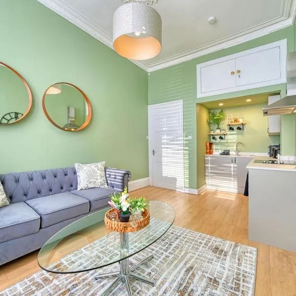 3-Bed Flat Free Parking 10 Mins to City Centre, hotel in Glasgow