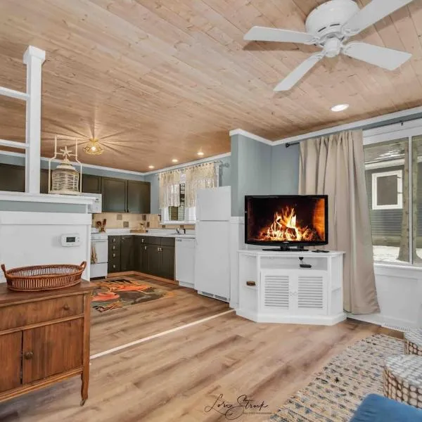 Beachglass Cottage - Family Friendly Kids and Pets, hotel a Grand Beach