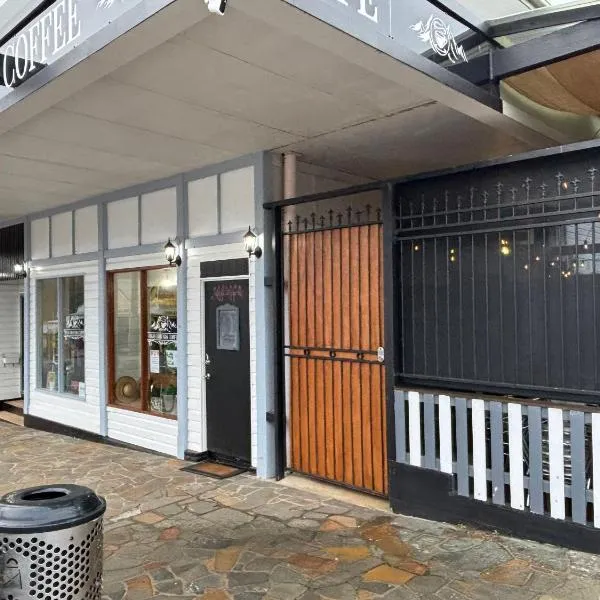 Tin Town suites, hotel in Herberton