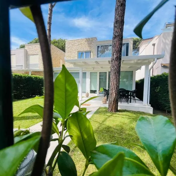 Villa Dëbora, Lura 3 Gjiri i Lalëzit, hotel v destinaci Lalzit Bay