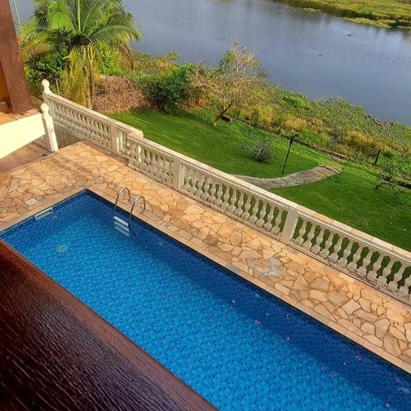 Belíssima casa no lago próxima ao Thermas Water Park