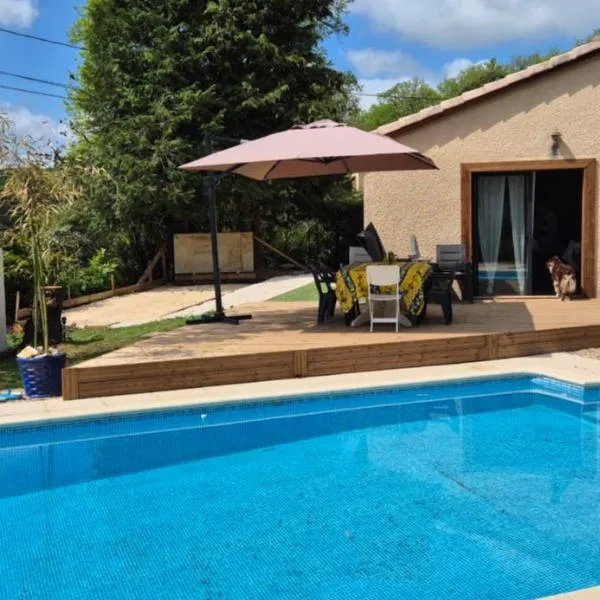 Maison de campagne avec piscine privative, hotel in Salviac