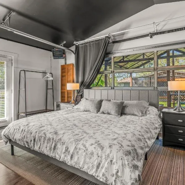 Okangan Sunset Bungalow, hotel in Vernon