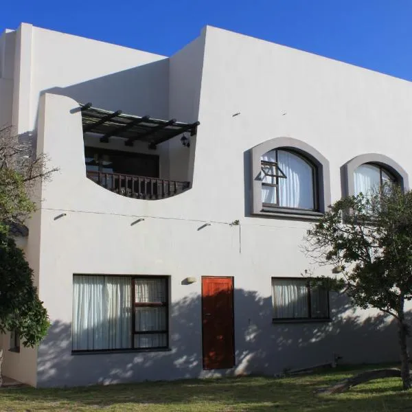 Grand Yellow Apartment, hotel v mestu Port Alfred