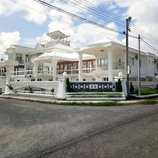 Magnificent White House Semporna by The Minimalist, hotel di Semporna