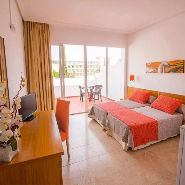 Hostal Los Pinos, hotel a Es Cana