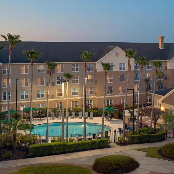ホームウッド スイーツ バイ ヒルトン オーランド - UCF エリア（Homewood Suites by Hilton Orlando-UCF Area）、オーランドのホテル