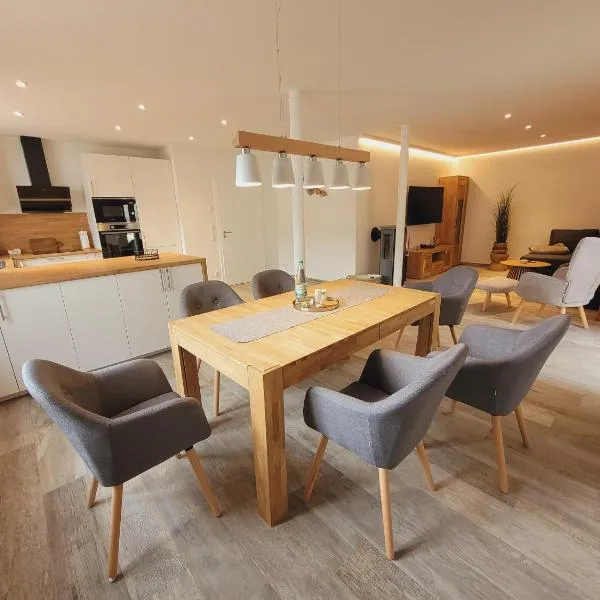 Stilvolle Fewo Vogelnest, barrierefrei, Smart-TV, Parkplatz, hotel in Flöha