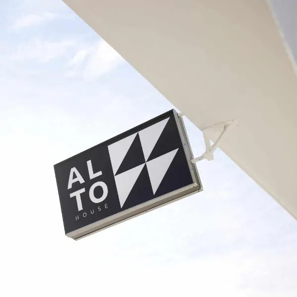 Alto House Faro, AL de Assinatura Modernista, hotel in Faro