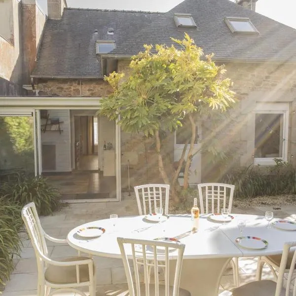 Large house 80m from the port of Paimpol - four bedrooms: Paimpol şehrinde bir otel