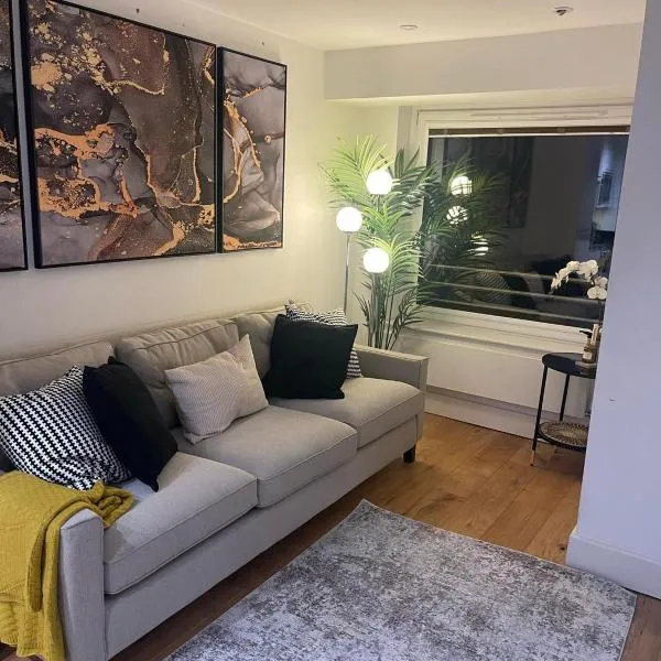 New 1 Bed Apartment 12 mins to Central London and Gatwick Airport, hotel in Croydon