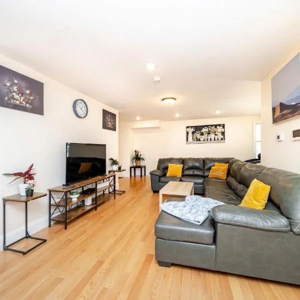 37 - 3BR Quincy - Cozy Townhouse near Adams Park, hotel in Quincy