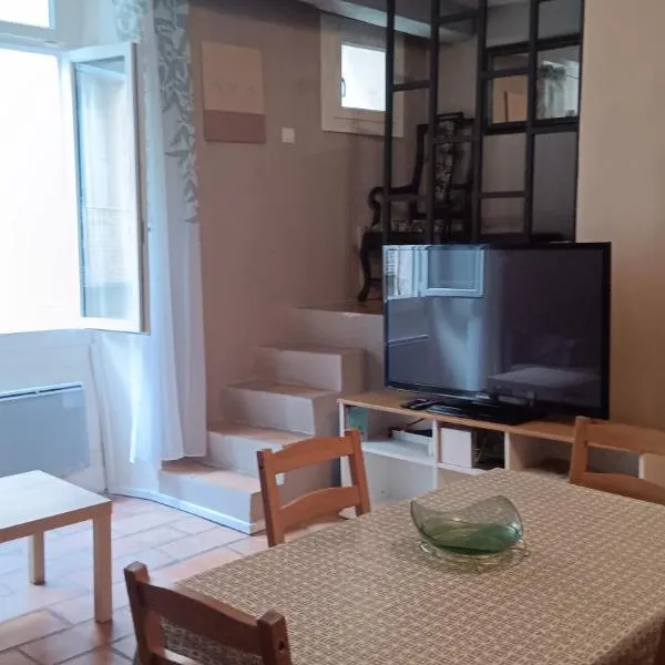Appartement pour 4 personnes dans une rue très calme, hotel v destinaci Saint-Laurent-le-Minier