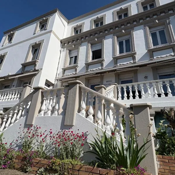 Cit'Hôtel Beausoleil DAX, hotel di Dax