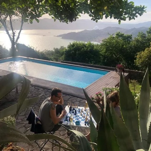 Cinque Terre House next seaside and optional access to Pool & Jacuzzi, hotel v destinaci Sarzana