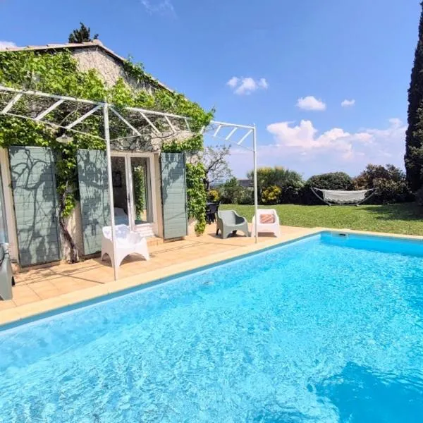 Villa Notre-Dame avec piscine, hotel in Rochefort-du-Gard