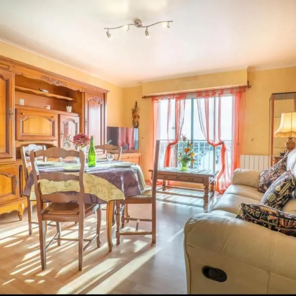 Appartement pieds dans leau, hotel in Binic-Etables-sur-Mer