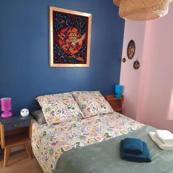 Le vintage, 10 min de Disneyland, 30 min de Paris - 50 m gare- 30 min CDG aéroport, hotel in Esbly