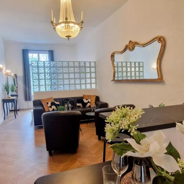 LE PARC2 Appartement Authentique, Coeur de Ville, Proximité Parking, Climatisé, hotel in Sète