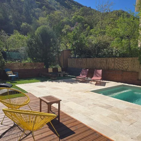 Spacieux T3 avec piscine, хотел в Дин Ле Бен