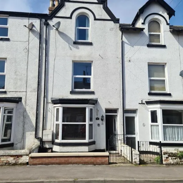 Filey house with new extension close to sea and shops: Filey şehrinde bir otel