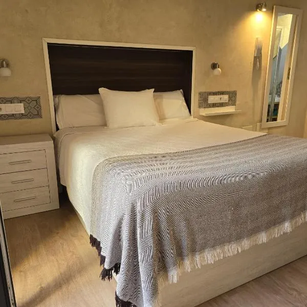 LA Isla de Mirabel, hotel in Plasencia