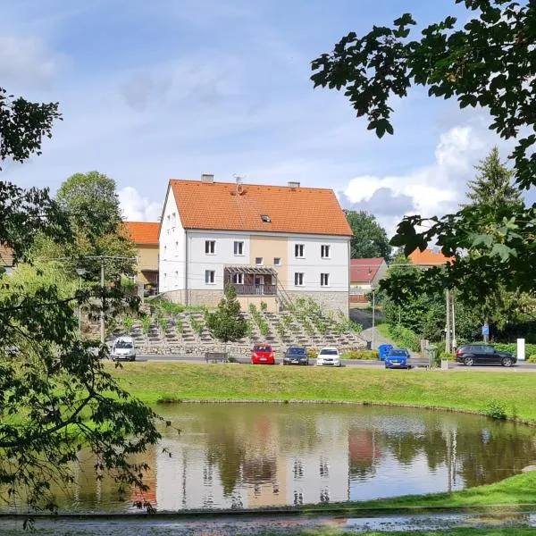 Ela Apartments Farní, hotel ve Skalné