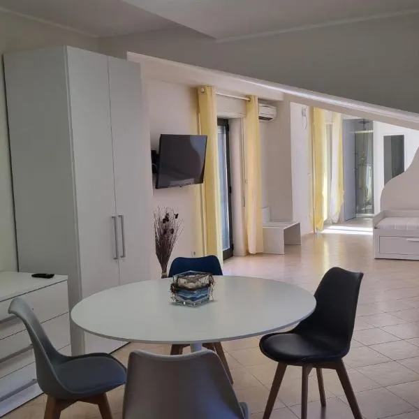 Apartment La Maddalena, hotel en Torregrotta