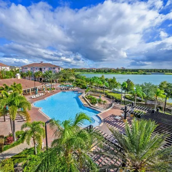 Epic Universe Lake View Condo, Vista Cay - 1005, hotel in Orlando