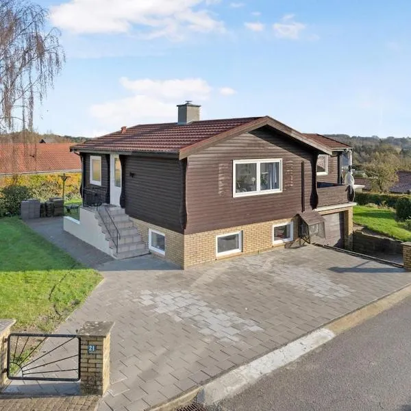 Spacious & Cozy Apartment in Tranquil Vejle Suburb, hotel v destinaci Vejle