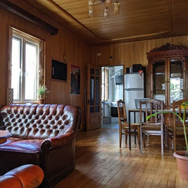 Palm Hostel, hotel v destinaci Batumi