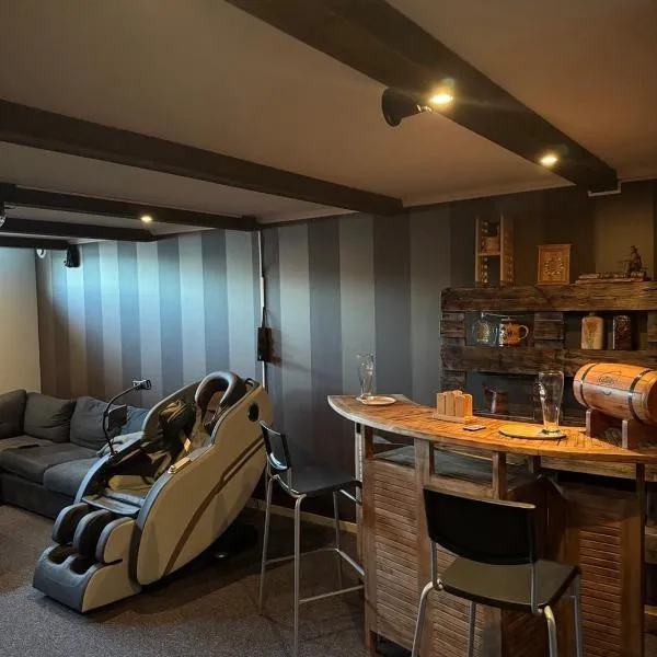 Villa for 10 persons with massage chair, sauna, billiard table and free electric vehicle station for electric cars, hotel a Hultsfred