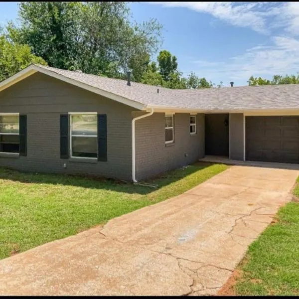 Lazy E Country Cozy، فندق في ادمون