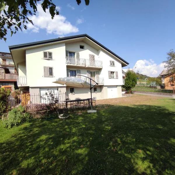 Attic House Mountain Lake Iseo Hospitality, hotel v destinaci Bossico