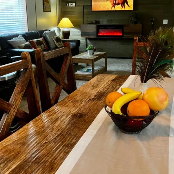 Top Property, Pool Passes, One Minute To The Hot Springs, Location Perfect, Amenity Rich, Pup Friendly, Discover An Exceptional Wyoming Stay, Thermopolis River Walk Home at Hot Springs State Park, 'Where Families and Fisherman Stay', hotel en Thermopolis