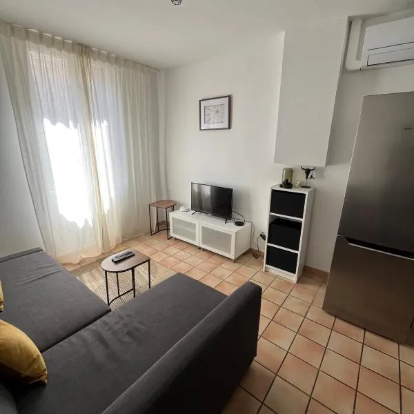 Appartement rénové à 5min de la Comédie - Clim - 4 personnes, hotel in Montpellier