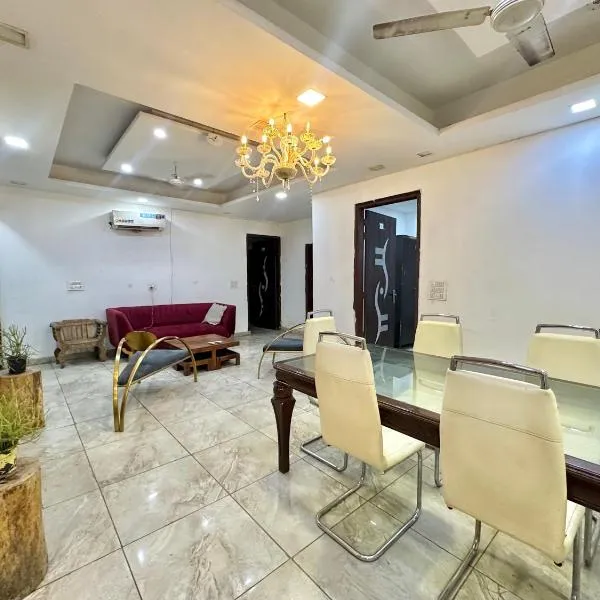 3 BHK on sector 10 main road, hotel v destinaci Gurgáon