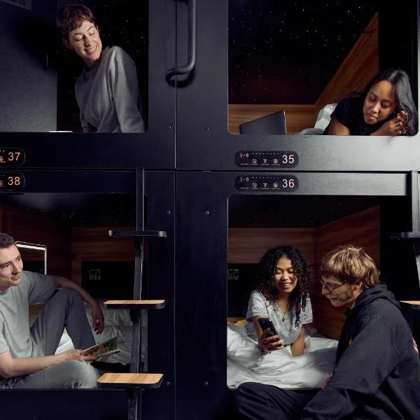 Capsule Hotel Montreal, hotel em Montreal