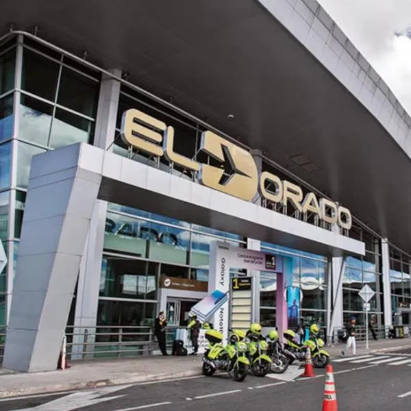 Apartamento de 5 estrellas cerca del aeropuerto, Wifi, cowork en Bogotá、ボゴタのホテル