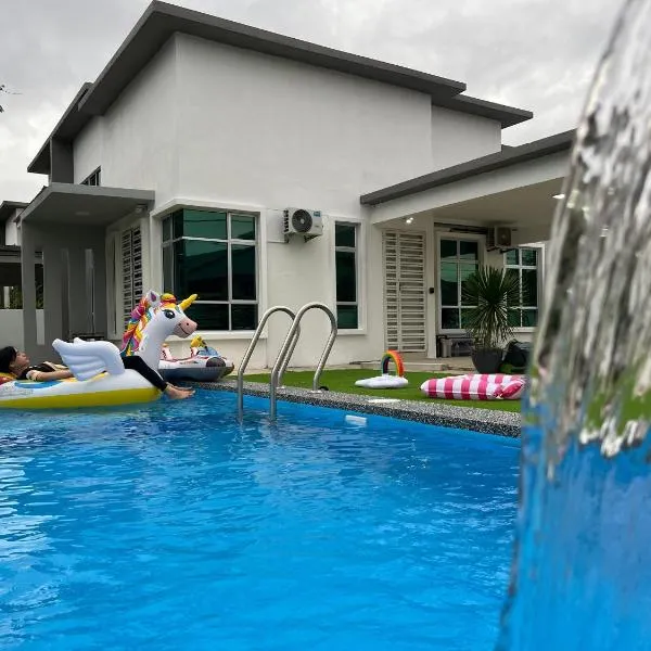 Homestay 88A Melaka for 9 pax with Private Pool, Smart TV, Netflix and Wifi, hotel in Melaka