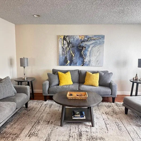2 King Masters 2 Queens Sofa Bed Firepit, hotel in Medford