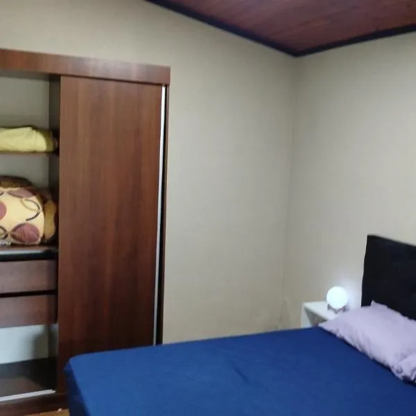 MyM Flores, hotel u gradu Posadas