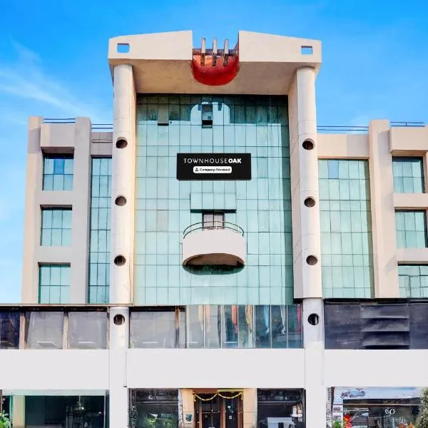Super Townhouse Oak Viman Nagar Downtown Formerly Hotel Cilantro, hotel a Pune